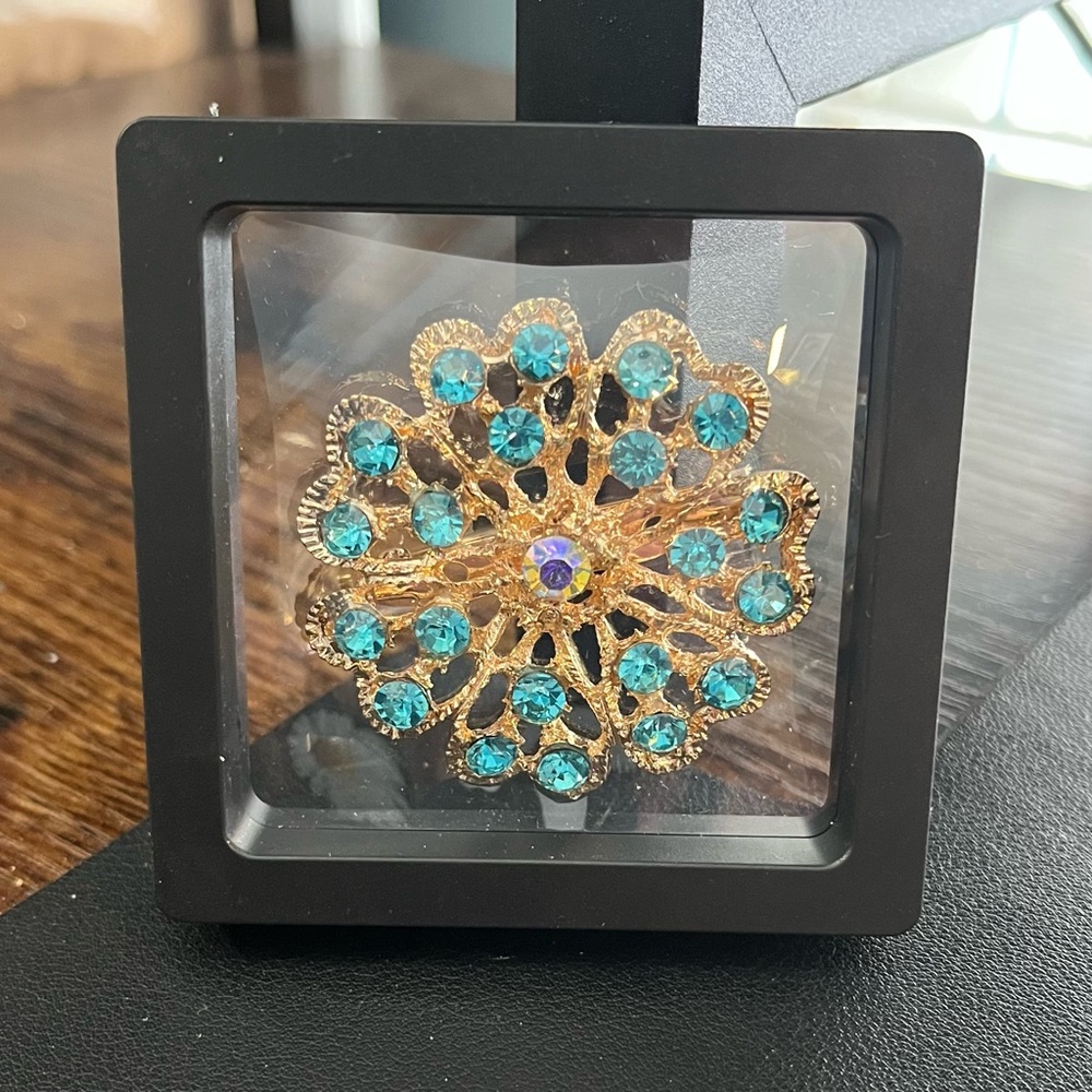 Gold and Blue Gem Brooch - Picture 2 of 4